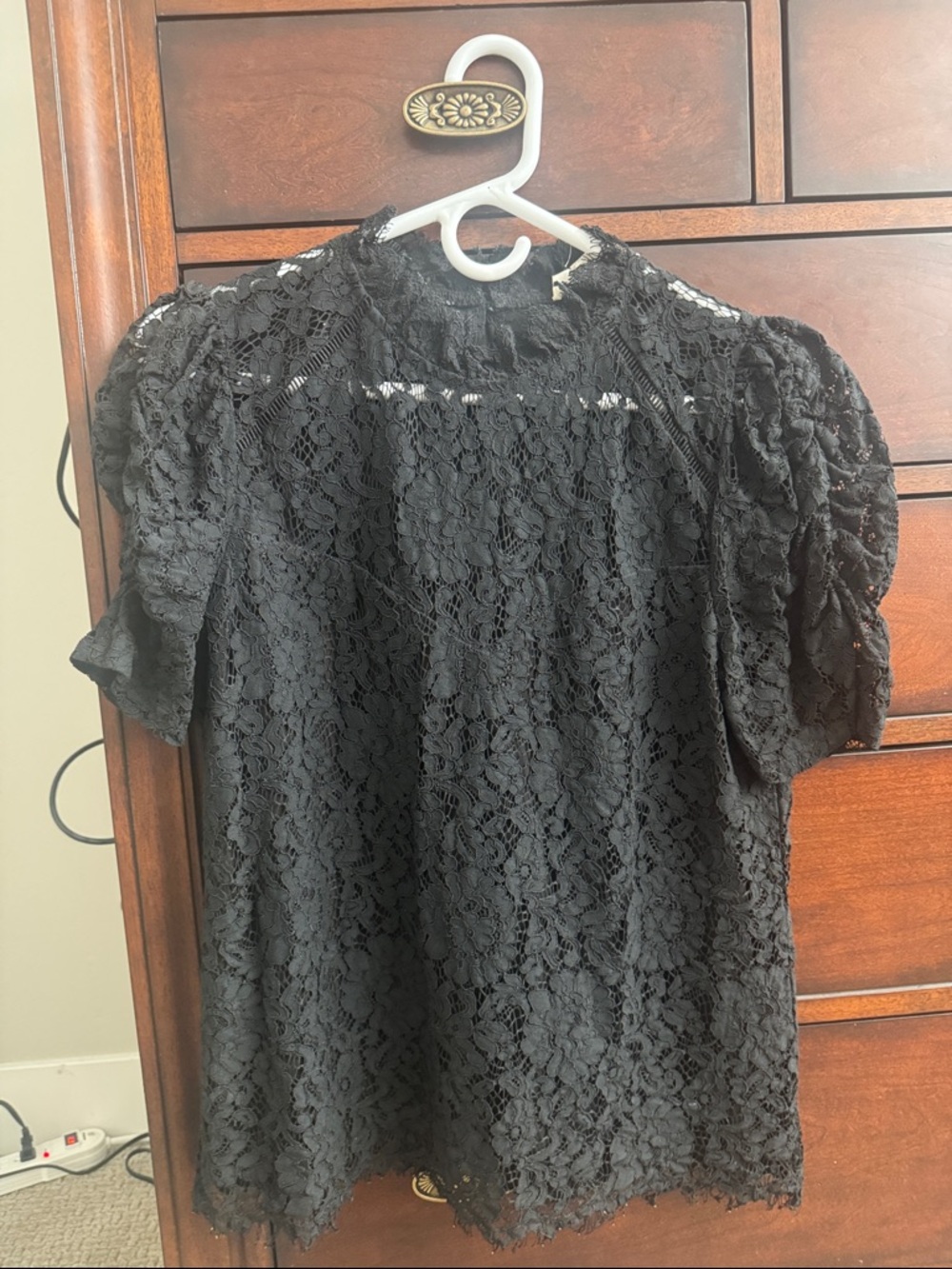Vine & Love black lace short sleeve top size medium